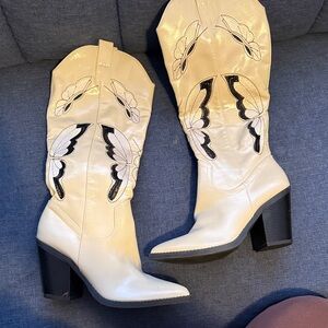 Stylish Cream Western Boots